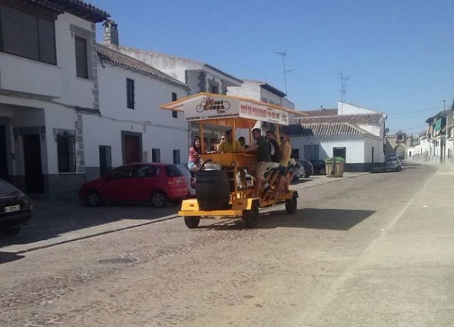  Bicibirra per le vie del paese 